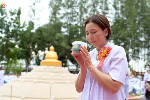 ภาพ No.238313:วันเสาร์ที่ 9 สิงหาคม พ.ศ. 2568 พิธีกลั่นแผ่นดิน โปรยทราย และจุดประทีปถวายเป็นพุทธบูชา จ.ระยอง สถาปนาองค์พระเจดีย์เพื่อสร้างสันติภาพโลก ณ ศูนย์ปฏิบัติธรรมระยอง(บ้านช่องลม) ต.บางบุตร อ.บ้านค่าย จ.ระยอง