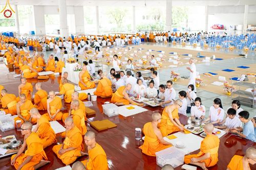 ภาพ No.211856:วันเสาร์ที่ 15 มีนาคม พ.ศ. 2568 พิธีถวายภัตตาหารเมนูสวรรค์ เพื่อการบรรลุธรรม ณ หอฉันคุณยายฯ วัดพระธรรมกาย