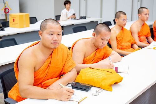 ภาพ No.222910:วันที่ 23 เมษายน พ.ศ. 2568 หลวงพ่อทัตตชีโวต้อนรับคณะสงฆ์จีน ณ อาคาร 100 ปี คุณยายมหารัตนอุบาสิกาจันทร์ ขนนกยูง วัดพระธรรมกาย