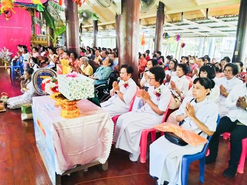 ภาพ No.170584:พิธีทอดกฐิน ณ วัดสำพะเนียง อ.บ้านแพรก จ.พระนครศรีอยุธยา ในโครงการกฐินสามัคคีทั่วไทย 30,000 วัด บูชาธรรม 80 ปี หลวงพ่อธัมมชโย โดยคณะศิษยานุศิษย์วัดพระธรรมกาย วันที่ 27 ตุลาคม พ.ศ. 2567