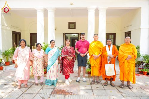 ภาพ No.213380:วันที่ 26 มีนาคม พ.ศ. 2568 วัดพระธรรมกายและมูลนิธิธรรมกาย มอบพระธรรมกายบรรจุพระธาตุแก่รัฐมนตรีว่าการกระทรวงยุติธรรมฯ ประเทศอินเดีย