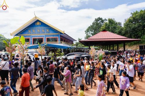 ภาพ No.166721:พิธีทอดกฐิน ณ วัดเขาดินมังกรทอง อ.บ่อทอง จ.ชลบุรี  ในโครงการกฐินสามัคคีทั่วไทย 30,000 วัด บูชาธรรม 80 ปี หลวงพ่อธัมมชโย โดยคณะศิษยานุศิษย์วัดพระธรรมกาย วันที่ 23 ตุลาคม พ.ศ. 2567