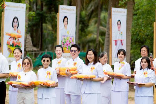 ภาพ No.263158:วันที่ 18 ตุลาคม พ.ศ. 2568 พิธีทอดกฐินสามัคคีเพื่อซื้อที่ดิน  สร้างอาคารครัวและโรงอาหาร  ห้องน้ำพร้อมโรงซักตากชาย-หญิง  และพิธีทอดกฐินสามัคคีทั่วไทย 30,000 วัด  ศูนย์ปฏิบัติธรรมนานาชาติทุ่งแสงธรรม  (Moonastery Meditation Center) ต.แสงอรุณ อ.ทับสะแก จ.ประ