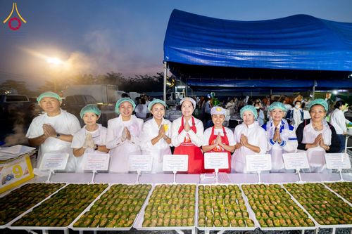 ภาพ No.199333:พิธีถวายภัตตาหารเป็นสังฆทาน แด่พระธรรมยาตรา ณ อนุสรณ์สถานบางปลา วัดบางปลา อำเภอบางเลน จังหวัดนครปฐม ในโครงการธรรมยาตรา กตัญญูบูชา มหาปูชนียาจารย์ พระมงคลเทพมุนี(สด จนฺทสโร) พระผู้ปราบมาร อนุสรณ์สถาน 7 แห่ง ปีที่ 13 วันที่ 22 มกราคม พ.ศ. 2568