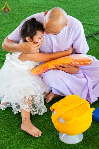 ภาพ No.181501:พิธีขอขมาผู้ปกครอง, พิธีมอบบาตรผ้าไตร, พิธีบรรพชาสามเณร โดยพระครูวิบูลย์เจติยาทร รองเจ้าคณะจังหวัดลำพูน ณ ธุดงคสถานลำพูน ต.เหล่ายาว  อ.บ้านโฮ่ง จ.ลำพูน วันที่ 5 ธันวาคม พ.ศ. 2567