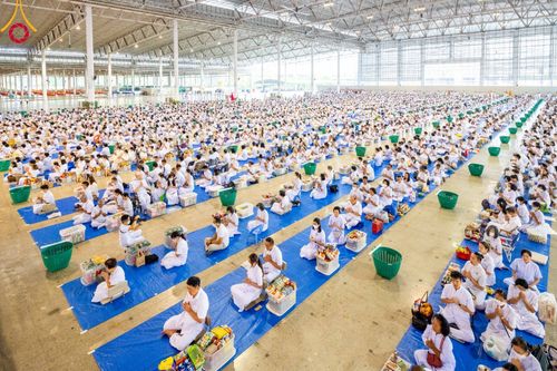 ภาพ No.99612:พิธีตักบาตรวันอาทิตย์ต้นเดือน ณ สภาธรรมกายสากล วัดพระธรรมกาย จ.ปทุมธานี วันอาทิตย์ที่ 3 ธันวาคม พ.ศ. 2566