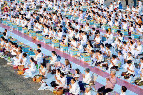 ภาพ No.250509:วันพุธที่ 8 ตุลาคม พ.ศ. 2568 พิธีตักบาตรเทโวโรหณะ ณ ลานธรรมปทุมรัตน์ธรรมเจดีย์ พุทธอุทยานนานาชาติ อ.โพนพิสัย จ.หนองคาย