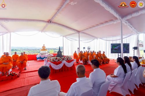 ภาพ No.224445:วันจันทร์ที่ 12 พฤษภาคม พ.ศ. 2568  ชาวพุทธในอินโดนีเซีย ร่วมฉลองวิสาขบูชาจุดประทีปกว่า 200,000 ดวง ณ พระมหาเจดีย์บรมพุทโธ  เจริญพุทธมนต์ถวาย “พระวชิรเกล้าเจ้าอยู่หัว”