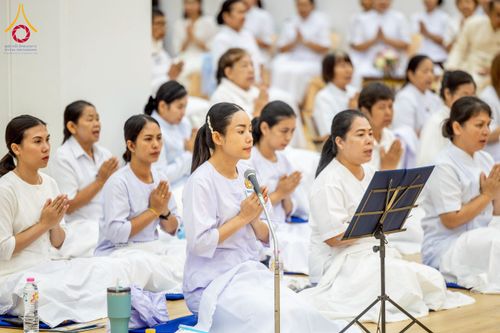 ภาพ No.221827:โครงการปฏิบัติธรรมอบรมศีลธรรม “บวชอุบาสิกาแก้ว” ถวายเป็นพระราชกุศลแด่พระบาทสมเด็จพระเจ้าอยู่หัว เนื่องในโอกาสมหามงคล “วันฉัตรมงคล”  ระหว่างวันที่ 2 – 4 พฤษภาคม 2568  ณ อาคาร 115 ปี คุณยายอาจารย์ฯ