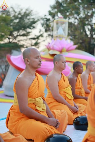 ภาพ No.195307:พิธีตักบาตรพระธรรมยาตรา ณ อนุสรณ์สถานลำดับที่ 3 สถานที่เกิดใหม่ในเพศสมณะ วัดสองพี่น้อง ต.ต้นตาล อ.สองพี่น้อง จ.สุพรรณบุรี ในโครงการธรรมยาตรา กตัญญูบูชา มหาปูชนียาจารย์ พระมงคลเทพมุนี(สด จนฺทสโร) พระผู้ปราบมาร ปีที่ 13 วันที่ 15 มกราคม พ.ศ.2568