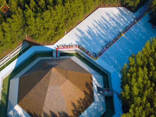 ภาพ No.110360:พิธีต้อนรับพระธรรมยาตรา ในโครงการธรรมยาตรากตัญญูบูชา มหาปูชนียาจารย์ พระมงคลเทพมุนี(สด จนฺทสโร) พระผู้ปราบมาร อนุสรณ์สถาน 7 แห่ง ปีที่ 12 วันที่ 11 มกราคม พ.ศ. 2567 ณ อนุสรณ์สถานลำดับที่ 3 สถานที่เกิดใหม่ในเพศสมณะ วัดสองพี่น้อง จ.สุพรรณบุรี