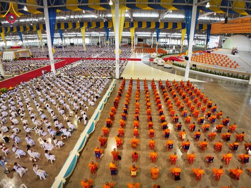 ภาพ No.264274:วันอาทิตย์ที่ 2 พฤศจิกายน พ.ศ. 2568 พิธีบูชาข้าวพระ ณ สภาธรรมกายสากล วัดพระธรรมกาย