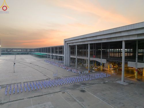 ภาพ No.101390:พิธีเวียนประทักษิณ, พิธีวันทาเจดีย์, พิธีขอขมาและมอบผ้าไตร ในโครงการอุปสมบทหมู่ รุ่นบูชาธรรมมหาปูชนียาจารย์ ณ วัดพระธรรมกาย ในวันที่ 9 ธันวาคม พ.ศ. 2566