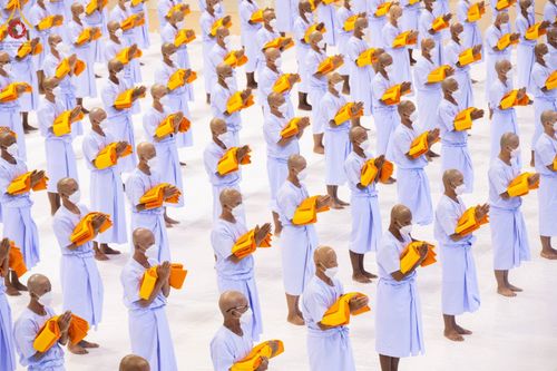 ภาพ No.101630:พิธีขอบรรพชา, พิธีขอสรณคมน์และศีล, พิธีถวายบาตร ในโครงการอุปสมบทหมู่ รุ่นบูชาธรรมมหาปูชนียาจารย์ ณ วัดพระธรรมกาย วันที่ 9 ธันวาคม พ.ศ. 2566