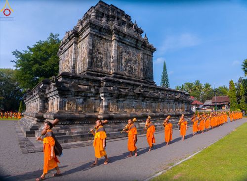 ภาพ No.105149:สามเณรธรรมทายาทชาวอินโดนีเซียกว่า 1,000 รูป เดินธรรมยาตรา บูชาพระสัมมาสัมพุทธเจ้า ณ มหาเจดีย์บุโรพุทโธ ประเทศอินโดนีเซีย ในวันที่ 27 ธันวาคม พ.ศ. 2566