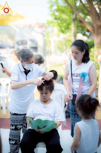 ภาพ No.216842:วันเสาร์ที่ 5 เมษายน พ.ศ. 2568 พิธีตัดปอยผม พิธีขอขมาผู้ปกครอง พิธีมอบบาตรและผ้าไตร พิธีบรรพชา ณ ศูนย์ปฏิบัติธรรมและศูนย์อบรมเยาวชนพระนครศรีอยุธยา ต.พุทเลา อ.บางปะหัน จ.พระนครศรีอยุธยา