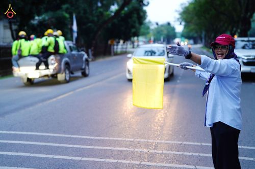 ภาพ No.88659:คณะสงฆ์ เจ้าหน้าที่ และสาธุชน ทุ่มเทแรงกายแรงใจเตรียมงาน เพื่องานวันครูผู้ค้นพบวิชชาธรรมกาย ตั้งแต่วันที่ 20 กันยายน พ.ศ. 2566