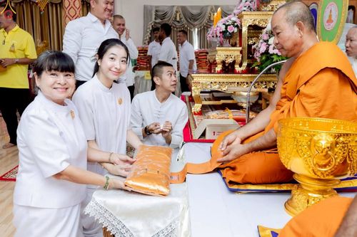 ภาพ No.260147:วันที่ 19 ตุลาคม พ.ศ. 2568 พิธีทอดกฐินสามัคคีทั่วไทย 30,000 วัด โดยคณะศิษยานุศิษย์ บูชาธรรม 81 ปี หลวงพ่อธัมมชโย ณ วัดราษฎร์นิมิตศรัทธาธรรม(หนองปรือ) อ.บางพลี จ.สมุทรปราการ