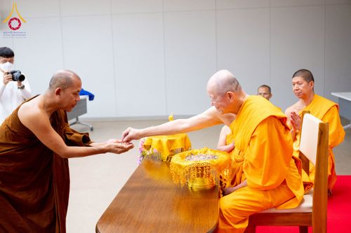 ภาพ No.222586:วันที่ 23 เมษายน พ.ศ. 2568 หลวงพ่อทัตตชีโวต้อนรับคณะสงฆ์บังกลาเทศ ณ อาคาร 100 ปี คุณยายมหารัตนอุบาสิกาจันทร์ ขนนกยูง วัดพระธรรมกาย