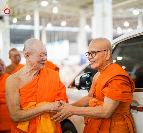 ภาพ No.185219:พิธีถวายมหาสังฆทาน 1,000 วัด ในวาระอายุวัฒนมงคล 84 ปี หลวงพ่อทัตตชีโว วันอาทิตย์ที่ 22 ธันวาคม พ.ศ. 2567 ณ สภาธรรมกายสากล วัดพระธรรมกาย