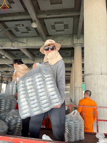 ภาพ No.59607:V.39 ทุ่มสุดใจ ธรรมชัย 80 ปี การเตรียมงาน การปฏิบัติงาน ของเจ้าหน้าที่หน่วยงานต่างๆ เพื่อพิธีฉลองอายุวัฒนมงคล 80 ปี หลวงพ่อธัมมชโย และรับถวายมหาสังฆทาน 10,000 กว่าวัดทั่วประเทศ ในวันคุ้มครองโลก จันทร์ที่ 22 เมษายน พ.ศ. 2567