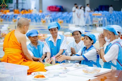 ภาพ No.184756:พิธีถวายภัตตาหารเมนูสวรรค์ "เพื่อการบรรลุธรรม" เนื่องในวาระอายุวัฒนมงคล 84 ปี หลวงพ่อทัตตชีโว วันเสาร์ที่ 21 ธันวาคม พ.ศ. 2567 ณ หอฉันคุณยายอาจารย์ฯ วัดพระธรรมกาย