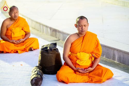 ภาพ No.191655:พระธรรมยาตราปฏิบัติธรรม และถ่ายภาพหมู่ประวัติศาสตร์ ณ อนุสรณ์สถานคลองบางนางแท่น อ.สามพราน จ.นครปฐม ในโครงการธรรมยาตรา กตัญญูบูชา มหาปูชนียาจารย์ พระมงคลเทพมุนี(สด จนฺทสโร) พระผู้ปราบมาร อนุสรณ์สถาน 7 แห่ง ปีที่ 13 วันที่ 8 มกราคม พ.ศ. 2568