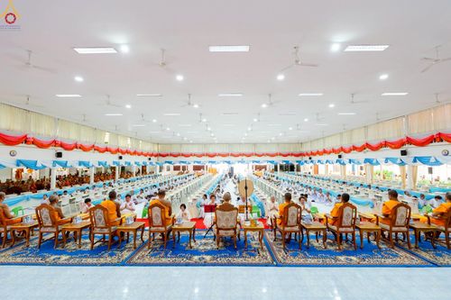 ภาพ No.233494:วันจันทร์ที่ 7 กรกฎาคม พ.ศ. 2568 จังหวัดบุรีรัมย์รวมใจ สัมมนาคณะสงฆ์ เพื่อฟื้นฟูพระพุทธศาสนา  โครงการทอดกฐินสามัคคีทั่วไทย 30,000 วัด ประจำปีพุทธศักราช 2568 และพิธีถวายมหาสังฆทาน 300 กว่าวัด โดยคณะศิษยานุศิษย์ บูชาธรรม 81 ปี หลวงพ่อธัมมชโย  ณ วัดกลาง พระ