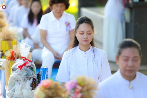 ภาพ No.103271:พิธีตักบาตรพระธรรมทายาท 1,000 รูป ณ มหาเจดีย์บุโรพุทโธ ประเทศอินโดนีเซีย ในวันที่ 20 ธันวาคม พ.ศ. 2566