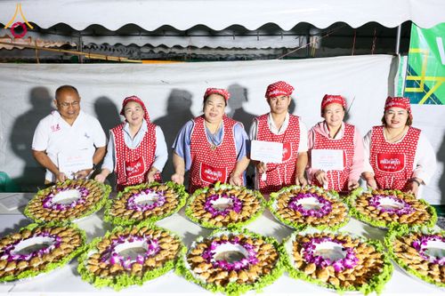 ภาพ No.190992:พิธีถวายภัตตาหารเป็นสังฆทาน แด่พระธรรมยาตรา ณ อนุสรณ์สถานคลองบางนางแท่น อ.สามพราน จ.นครปฐม ในโครงการธรรมยาตรา กตัญญูบูชา มหาปูชนียาจารย์ พระมงคลเทพมุนี(สด จนฺทสโร) พระผู้ปราบมาร อนุสรณ์สถาน 7 แห่ง ปีที่ 13 วันที่ 8 มกราคม พ.ศ. 2568