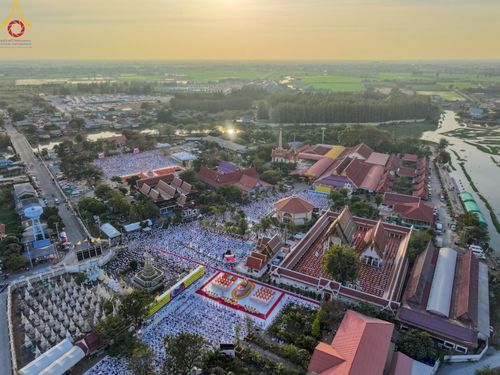 ภาพ No.194795:พิธีจุดประทีปถวายเป็นพุทธบูชา และบูชาธรรมมหาปูชนียาจารย์ ณ วัดสองพี่น้อง ต.ต้นตาล อ.สองพี่น้อง จ.สุพรรณบุรี ในโครงการธรรมยาตรา กตัญญูบูชา มหาปูชนียาจารย์ พระมงคลเทพมุนี(สด จนฺทสโร) พระผู้ปราบมาร อนุสรณ์สถาน 7 แห่ง ปีที่ 13 วันที่ 14 มกราคม พ.ศ. 2568