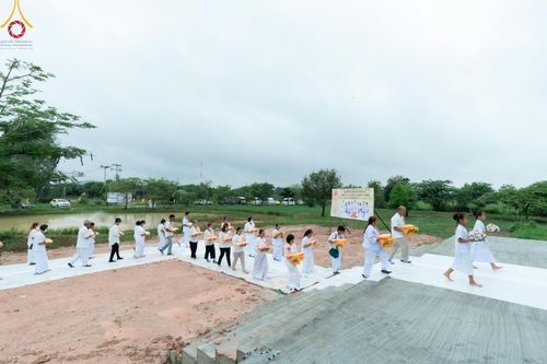 ภาพ No.146537:พิธีทอดผ้าป่าสร้างหลังคาอาคาร 80 ปี หลวงพ่อธัมมชโย ณ ศูนย์ปฎิบัติธรรมวิหารแดง จังหวัดสระบุรี วันอาทิตย์ที่ 28 กรกฎาคม พ.ศ. 2567