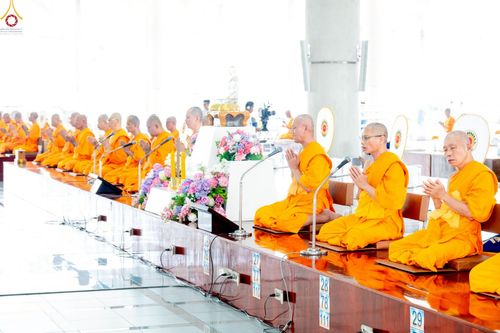 ภาพ No.234808:วันศุกร์ที่ 25 กรกฎาคม พ.ศ. 2568 (วันพระ แรม 15 ค่ำ เดือน 8) พิธีบุพเปตพลี ครั้งที่ 167 ร่วมอุทิศบุญแด่หมู่ญาติที่ล่วงลับไปแล้ว และสืบทอดอายุพระพุทธศาสนา ณ หอฉันคุณยายอาจารย์ฯ วัดพระธรรมกาย