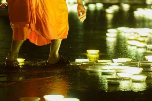 ภาพ No.244176:วันที่ 7 กันยายน พ.ศ. 2568 พิธีจุดประทีป วันครูผู้ค้นพบวิชชาธรรมกาย ณ ลานธรรมฯ และวิหารคด วัดพระธรรมกาย