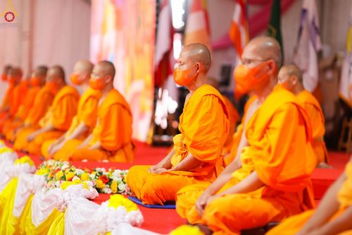 ภาพ No.103068:พิธีขอขมา มอบบาตรและผ้าไตร ธรรมทายาทชาวอินโดนีเซียกว่า 1,000 คน ณ มหาเจดีย์บุโรพุทโธ ประเทศอินโดนีเซีย ในวันที่ 19 ธันวาคม พ.ศ. 2566