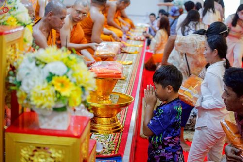 ภาพ No.260411:วันที่ 19 ตุลาคม พ.ศ. 2568 พิธีทอดกฐินสามัคคีทั่วไทย 30,000 วัด โดยคณะศิษยานุศิษย์ บูชาธรรม 81 ปี หลวงพ่อธัมมชโย ณ วัดเทพวนาราม ต.ศรีสุนทร อ.ถลาง จ.ภูเก็ต