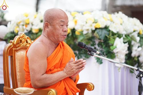 ภาพ No.146209:ตักบาตรพระ 1,384 รูป ทำบุญเมืองฝางครบรอบ 1,383 ปี ถวายเป็นพระราชกุศลแด่พระบาทสมเด็จพระเจ้าอยู่หัว เนื่องในโอกาสพระราชพิธีมหามงคล เฉลิมพระชนมพรรษา 6 รอบ 72 พรรษา วันเสาร์ที่ 27 กรกฎาคม พ.ศ.2567  ณ ถนนหน้าที่ว่าการอำเภอฝาง จ.เชียงใหม่