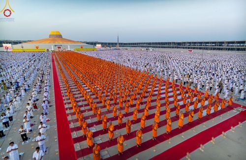 ภาพ No.204474:พิธีจุดประทีปถวายเป็นพุทธบูชา และบูชาธรรมมหาปูชนียาจารย์ ณ วัดพระธรรมกาย ตำบลคลองสาม อำเภอคลองหลวง จังหวัดปทุมธานี ในโครงการธรรมยาตรา กตัญญูบูชา มหาปูชนียาจารย์ พระมงคลเทพมุนี(สด จนฺทสโร) พระผู้ปราบมาร ปีที่ 13 วันที่ 31 มกราคม พ.ศ. 2568