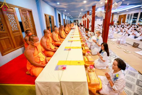 ภาพ No.115603:พิธีถวายภัตตาหารเป็นสังฆทาน แด่คณะพระธรรมยาตรา ปีที่ 12 วันที่ 20 มกราคม พ.ศ. 2567 ณ วัดโบสถ์(บน) บางคูเวียง จ.นนทบุรี