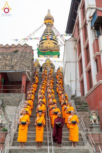 ภาพ No.132504:สามเณรเนปาล บิณฑบาต ย่านทาเมล เมืองกาฐมาณฑุ และเมืองปาฏัน ในโครงการบรรพชา 1,250 รูป ประเทศเนปาล วันที่ 20 มีนาคม พ.ศ. 2567