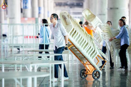 ภาพ No.60489:V.38 ทุ่มพลังเพื่อพ่อครบ 80 ปี ภาพการเตรียมงานของหน่วยงานต่างๆ เพื่อพิธีฉลองอายุวัฒนมงคล 80 ปี หลวงพ่อธัมมชโย และรับถวายมหาสังฆทาน 10,000 กว่าวัดทั่วประเทศ ในวันคุ้มครองโลก วันจันทร์ที่ 22 เมษายน พ.ศ. 2567