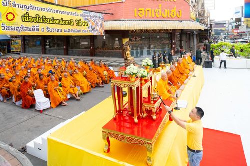 ภาพ No.180256:พิธีทำบุญตักบาตร ข้าวสารอาหารแห้ง แด่คณะสงฆ์ 99 รูป เนื่องในวันพ่อแห่งชาติ ปีที่ 50 ณ ศูนย์การค้าตลาดรังสิต ซ.รังสิต-ปทุมธานี 5 วันที่ 5 ธันวาคม พ.ศ. 2567