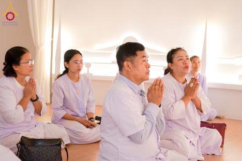 ภาพ No.327649:วันที่ 1-6 พฤษภาคม พ.ศ.2569 ต้อนรับชาวต่างชาติ พระภิกษุ คณะชาวเมียนมาร์  อุบาสิกาชาวอินเดีย เยี่ยมชมวัดพระธรรมกายและสักการะพระมหาธรรมกายเจดีย์