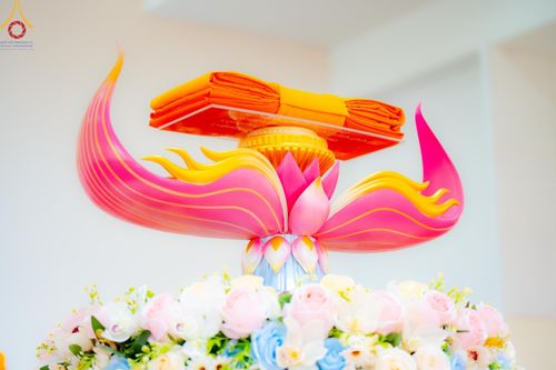 ภาพ No.142332:พิธีทอดผ้าป่าเพื่องานพระพุทธศาสนา , พิธีเจริญพระพุทธมนต์ , พิธีถวายสังฆทานแด่คณะสงฆ์ น้อมบูชาธรรม 80 ปี หลวงพ่อธัมมชโย และครบรอบ 12 ปี ธรรมอุทยานบ้านแป้ง อำเภอพรหมบุรี จังหวัดสิงห์บุรี ในวันเสาร์ที่ 22 มิถุนายน พ.ศ. 2567