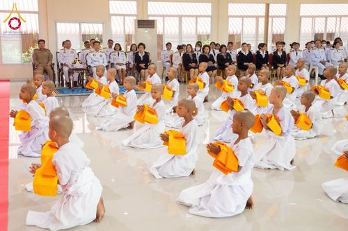 ภาพ No.58529:โครงการบรรพชาสามเณร ภาคฤดูร้อน เฉลิมพระเกียรติพระบาทสมเด็จพระเจ้าอยู่หัว เนื่องในโอกาส พระราชพิธีมหามงคลเฉลิมพระชนมพรรษา 6 รอบ 28 กรกฎาคม พ.ศ. 2567 ระหว่างวันที่ 20 เมษายน ถึง 6 พฤษภาคม 2567 ณ วัดกลางธนรินทร์ (ธรรมอุทยานบ้านแป้ง)