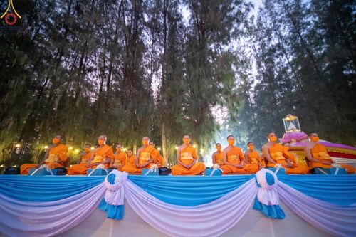 ภาพ No.107343:พิธีตักบาตรพระธรรมยาตราฯ ในโครงการธรรมยาตรากตัญญูบูชา มหาปูชนียาจารย์ พระมงคลเทพมุนี(สด จนฺทสโร) พระผู้ปราบมาร ปีที่ 12 ณ อนุสรณ์สถานมหาวิหารพระมงคลเทพมุนี อ.สองพี่น้อง จ.สุพรรณบุรี วันที่ 7 มกราคม พ.ศ. 2567