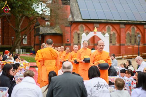 ภาพ No.175294:พิธีทอดกฐิน วัดพระธรรมกายแมนเชสเตอร์ เอดจลีย์ สต็อคพอร์ต ประเทศอังกฤษ ในโครงการกฐินสามัคคีทั่วไทย 30,000 วัด บูชาธรรม 80 ปี หลวงพ่อธัมมชโย โดยคณะศิษยานุศิษย์วัดพระธรรมกาย วันที่ 10 พฤศจิกายน พ.ศ. 2567