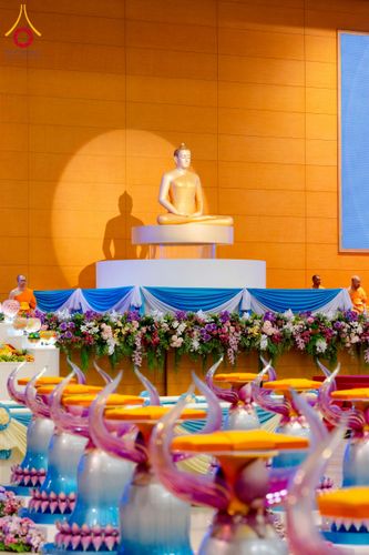 ภาพ No.215268:วันอาทิตย์ต้นเดือนที่ 6 เมษายน พ.ศ. 2568 พิธีบูชาข้าวพระ สภาธรรมกายสากล วัดพระธรรมกาย