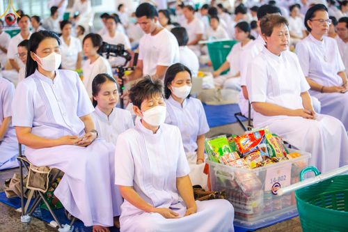 ภาพ No.150966:พิธีตักบาตร ในวันอาทิตย์ต้นเดือน วันที่ 1 กันยายน พ.ศ. 2567 ณ สภาธรรมกายสากล วัดพระธรรมกาย