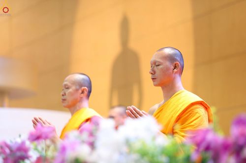 ภาพ No.236028:วันที่ 3 สิงหาคม พ.ศ. 2568 พิธีบูชาข้าวพระ ณ สภาธรรมกายสากล วัดพระธรรมกาย